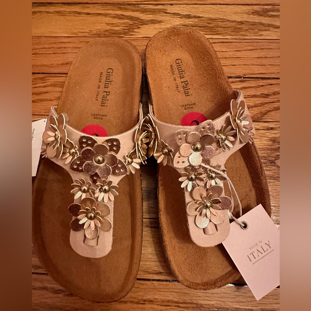 NWT Rose gold leather girls sandals size 2. Made in Italy! Only $25!
